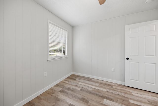 9481 Lake Forest CIR, Brenham, TX 77833