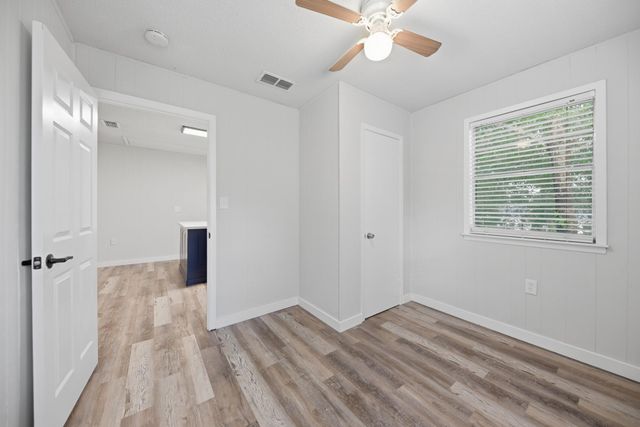 9481 Lake Forest CIR, Brenham, TX 77833