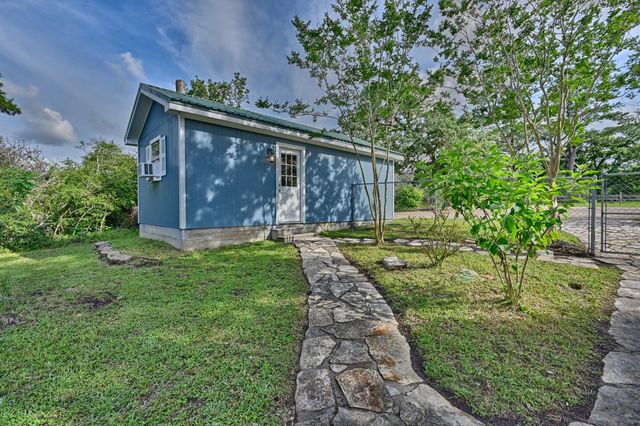 9481 Lake Forest CIR, Brenham, TX 77833
