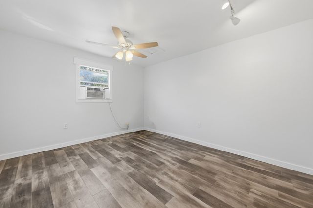 9481 Lake Forest CIR, Brenham, TX 77833