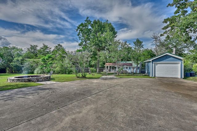 9481 Lake Forest CIR, Brenham, TX 77833