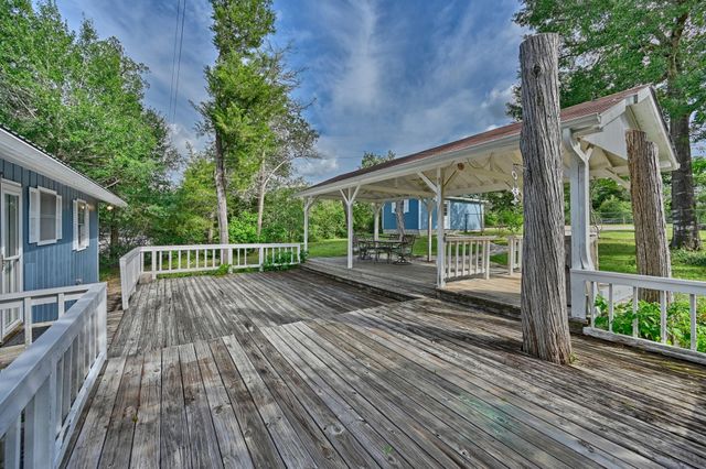 9481 Lake Forest CIR, Brenham, TX 77833
