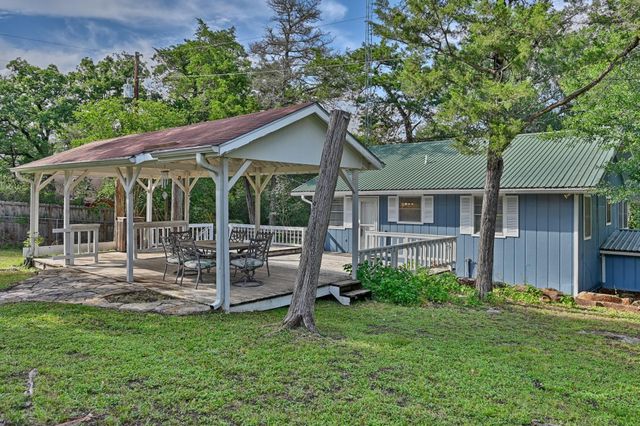 9481 Lake Forest CIR, Brenham, TX 77833