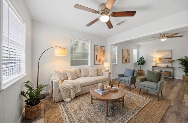 9481 Lake Forest CIR, Brenham, TX 77833