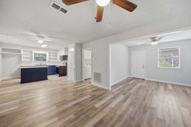 9481 Lake Forest CIR, Brenham, TX 77833