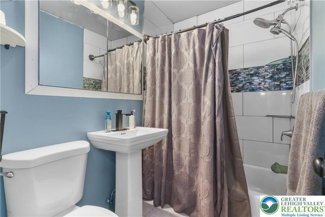 1042 Neffs Laurys Road, North Whitehall Twp, PA 18059