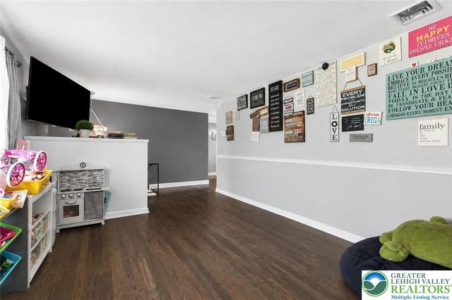 1042 Neffs Laurys Road, North Whitehall Twp, PA 18059