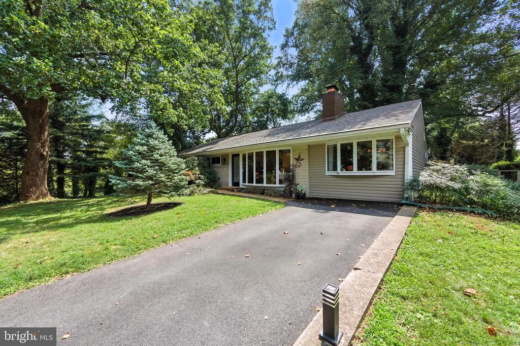 419 MEADOWHURST LN, Media, PA 19063