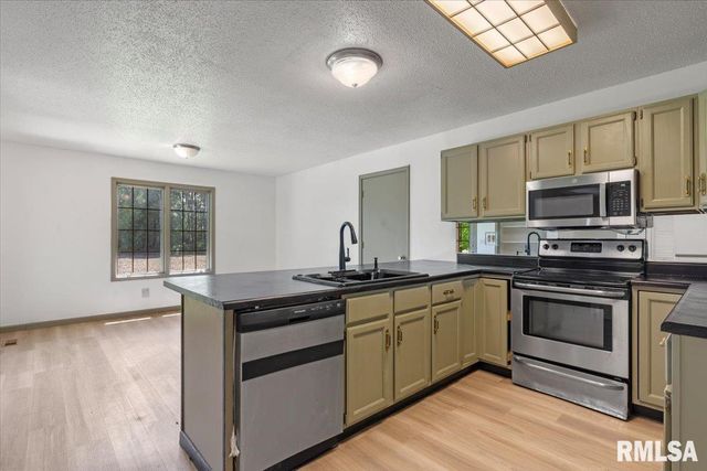 1204 HARMONY Court, Springfield, IL 62703