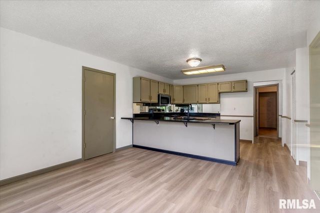 1204 HARMONY Court, Springfield, IL 62703