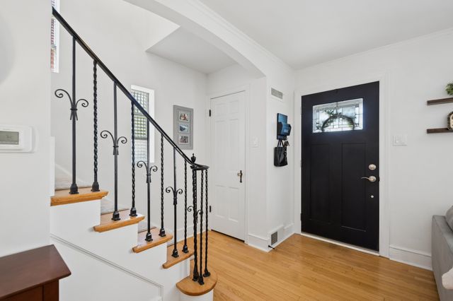 6418 N Le Mai Avenue, Chicago, IL 60646