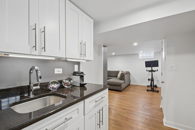 6418 N Le Mai Avenue, Chicago, IL 60646