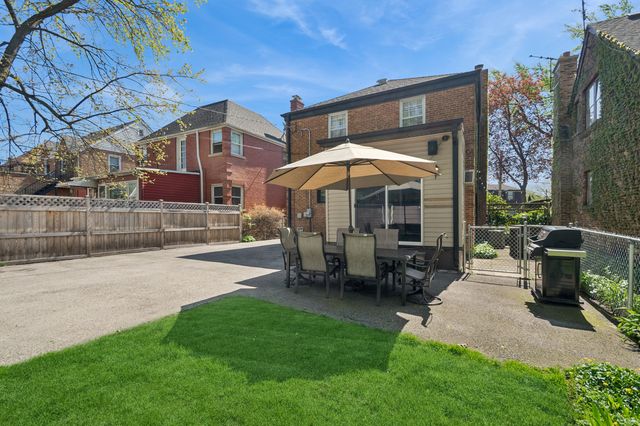 6418 N Le Mai Avenue, Chicago, IL 60646