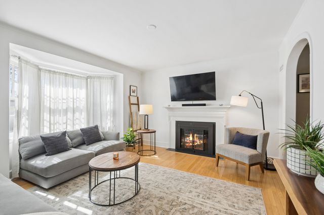 6418 N Le Mai Avenue, Chicago, IL 60646