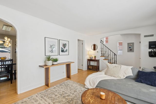 6418 N Le Mai Avenue, Chicago, IL 60646