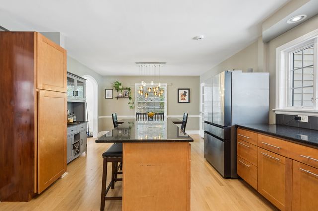 6418 N Le Mai Avenue, Chicago, IL 60646
