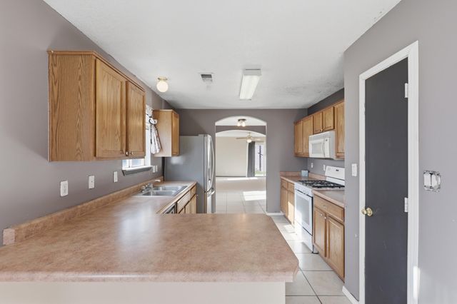 1119 82nd Street SW, Albuquerque, NM 87121