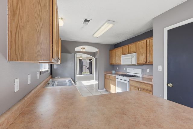 1119 82nd Street SW, Albuquerque, NM 87121