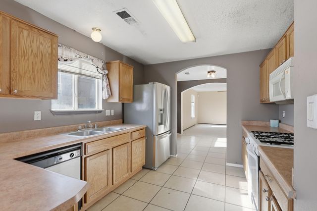 1119 82nd Street SW, Albuquerque, NM 87121