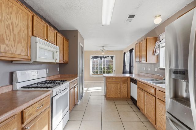 1119 82nd Street SW, Albuquerque, NM 87121