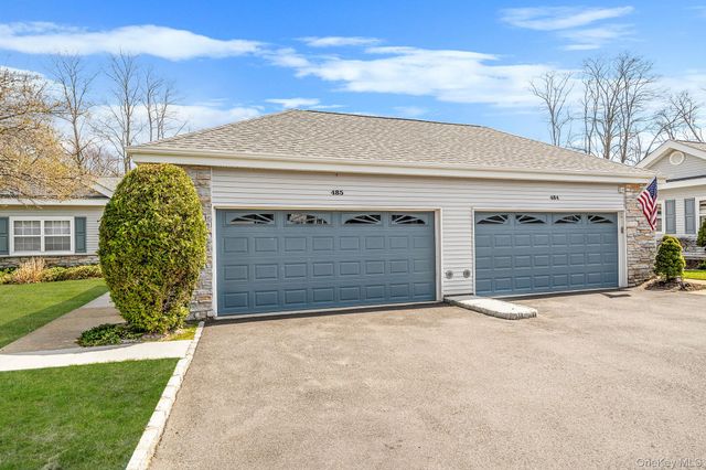 485 Woodscreek Court, Moriches, NY 11955