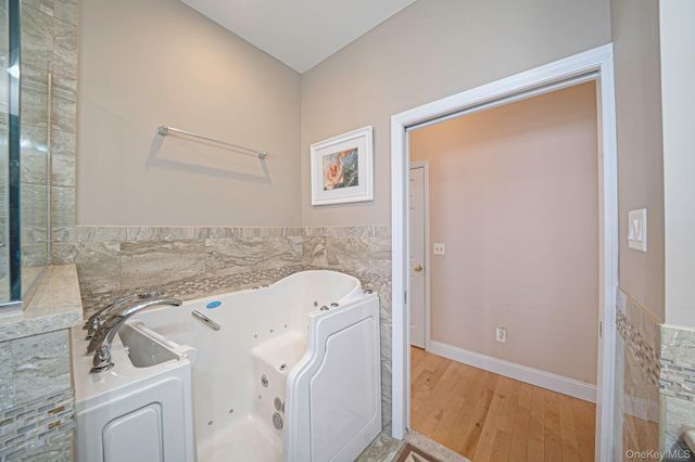 485 Woodscreek Court, Moriches, NY 11955