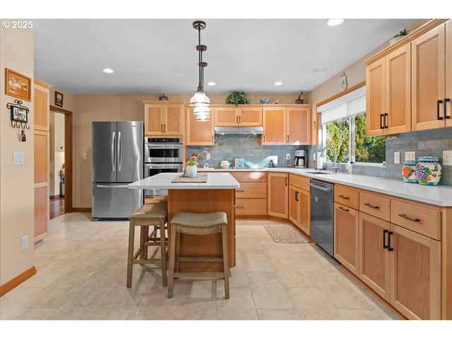 2104 Ne 165TH Dr, Portland, OR 97230