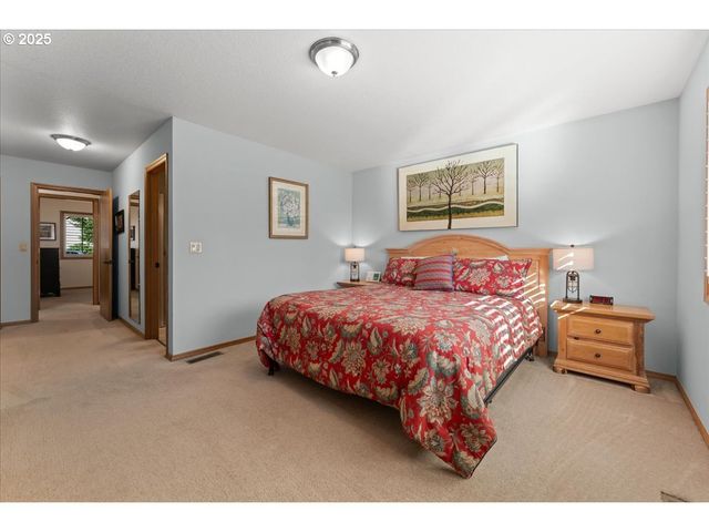 2104 Ne 165TH Dr, Portland, OR 97230