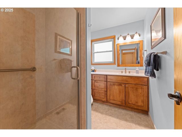 2104 Ne 165TH Dr, Portland, OR 97230