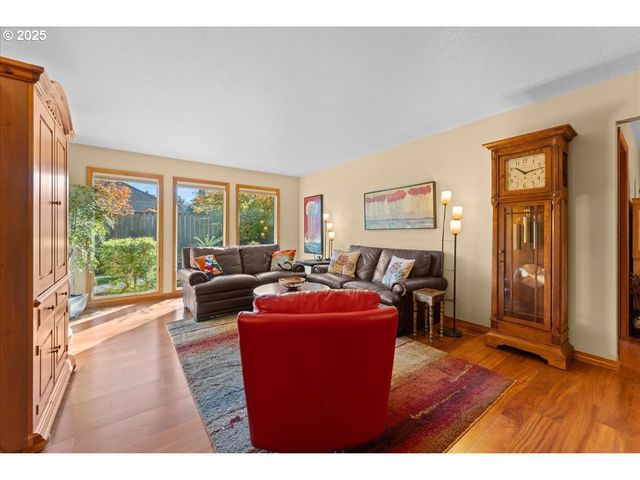 2104 Ne 165TH Dr, Portland, OR 97230