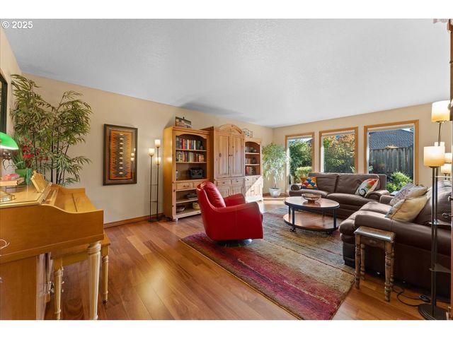 2104 Ne 165TH Dr, Portland, OR 97230