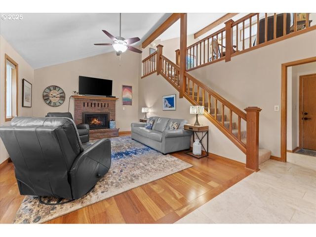 2104 Ne 165TH Dr, Portland, OR 97230