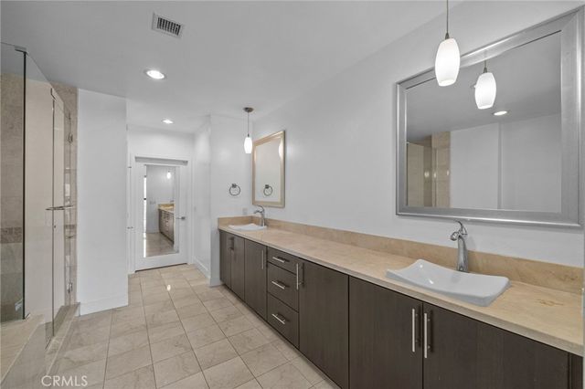 402 Rockefeller 305, Irvine, CA 92612