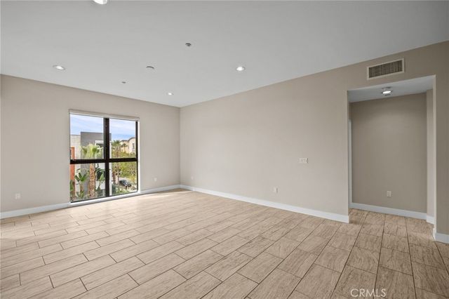 402 Rockefeller 305, Irvine, CA 92612