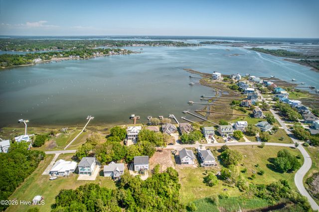 213 Shell Drive, Sneads Ferry, NC 28460