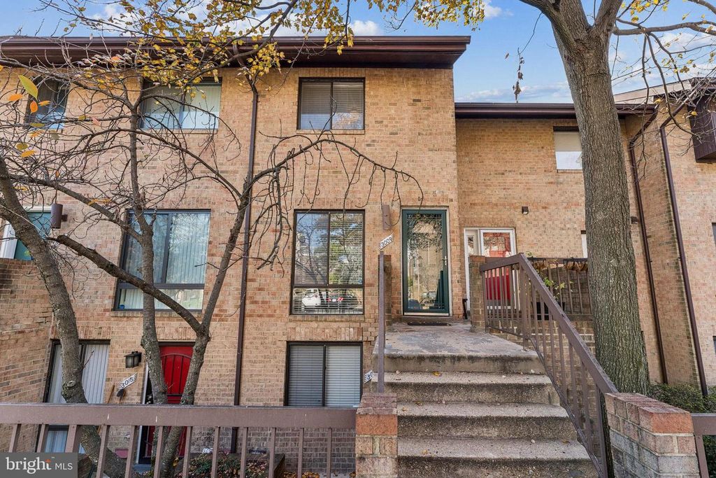 3009 HAWTHORNE DR NE, Washington, DC 20017