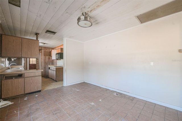 606 S WIGGINS ROAD, Plant City, FL 33566