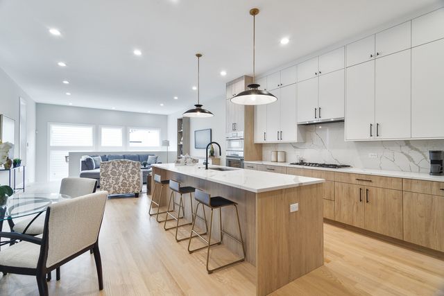 1719 W Foster Avenue, Chicago, IL 60640