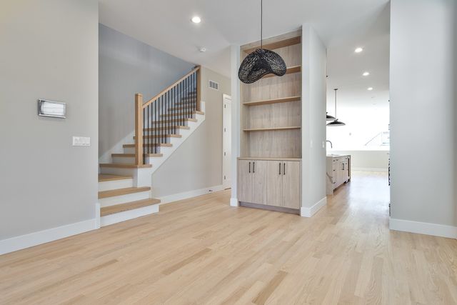 1719 W Foster Avenue, Chicago, IL 60640