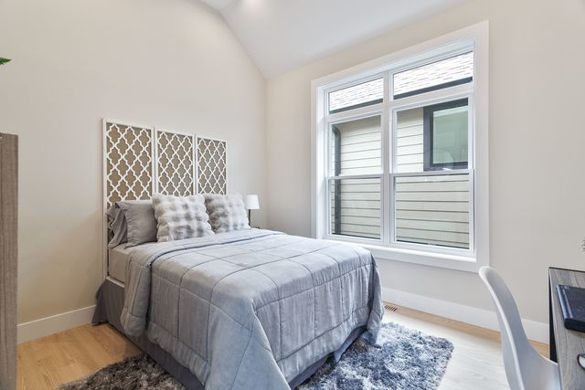 1719 W Foster Avenue, Chicago, IL 60640