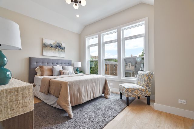 1719 W Foster Avenue, Chicago, IL 60640