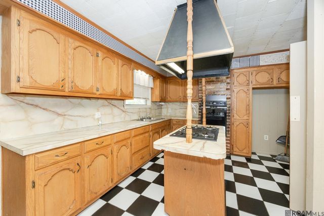 58380 Anthony St, Plaquemine, LA 70764