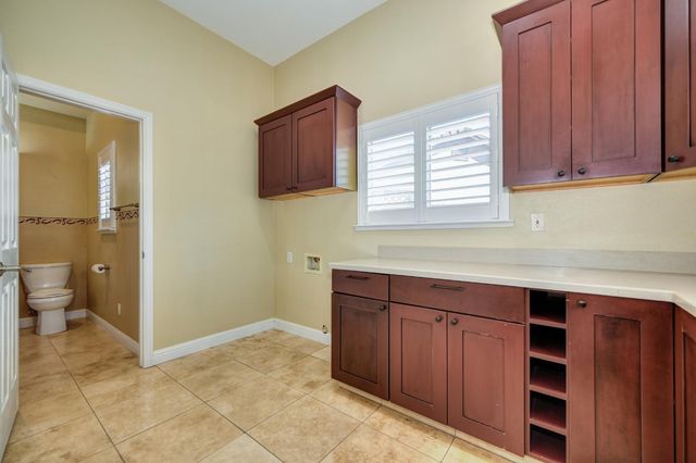 1311 Mcknight Way, Modesto, CA 95351
