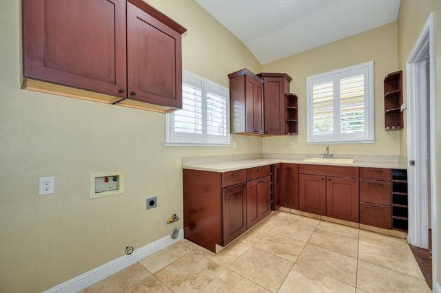 1311 Mcknight Way, Modesto, CA 95351