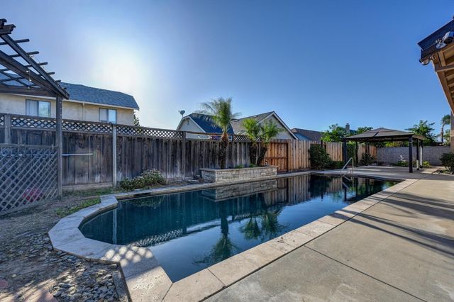 1311 Mcknight Way, Modesto, CA 95351