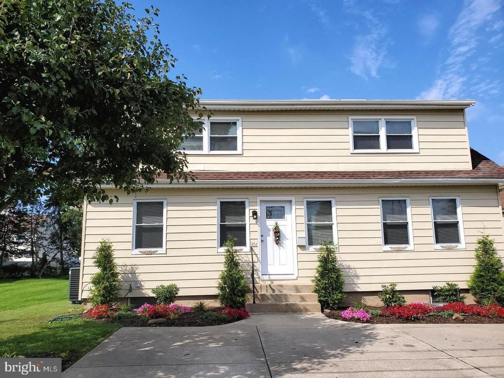 304 NEWPORT RD, Bristol, PA 19007