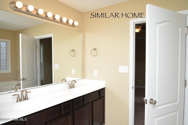 931 Farmyard Garden Drive, Jacksonville, NC 28546