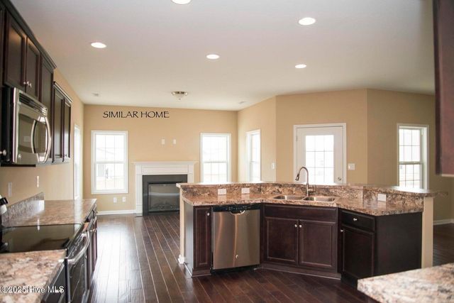 931 Farmyard Garden Drive, Jacksonville, NC 28546