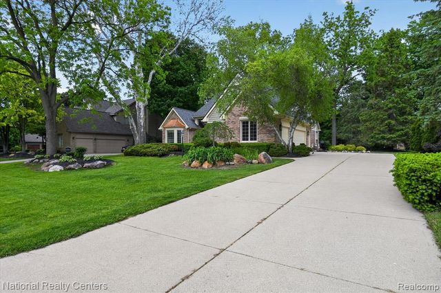 54366 Royal Troon Drive, South Lyon, MI 48178
