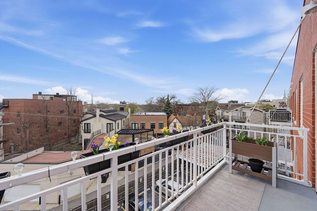 2762 N Lincoln Avenue 401, Chicago, IL 60614